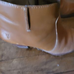 Frie ankle boots size 8 medium.
